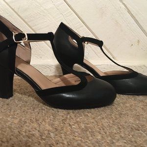 womens black front strapped heels